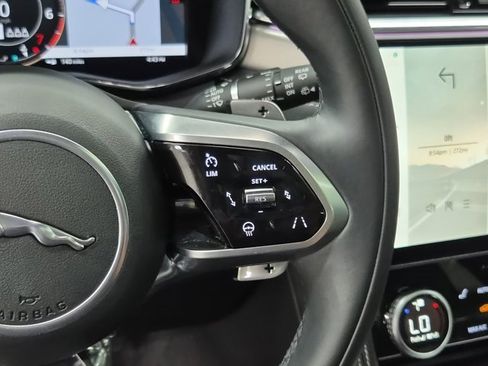 Used 2024 Jaguar F-PACE R-Dynamic S image 27