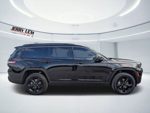 New 2026 Jeep Grand Cherokee L Limited w/ Limited Altitude Package AWD/4WD image 2
