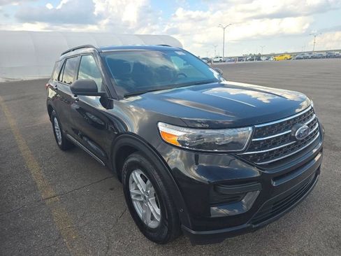 Used 2023 Ford Explorer XLT image 4