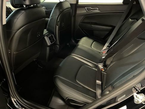 Used 2025 Kia Sportage EX w/ Premium Package FWD image 17
