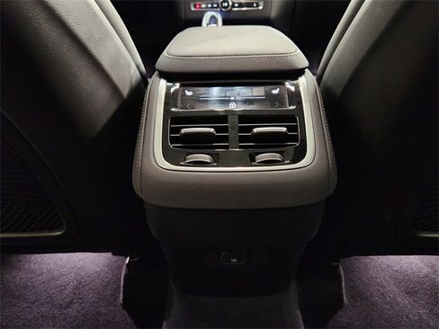 Used 2025 Volvo XC90 B5 Plus image 31