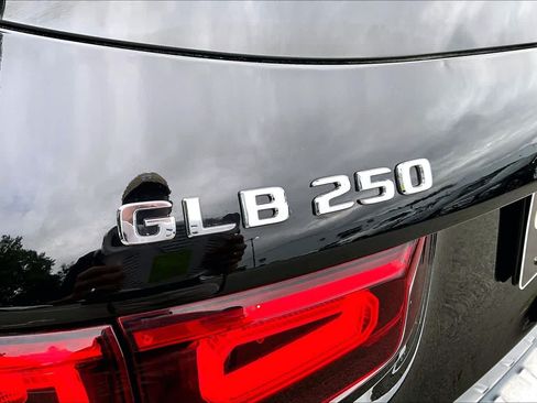 Certified 2022 Mercedes-Benz GLB 250 4MATIC image 10