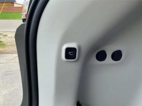 Used 2021 Jeep Cherokee Latitude Lux w/ Comfort/Convenience Group AWD/4WD image 30