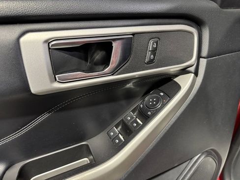 Used 2021 Ford Explorer XLT w/ Equipment Group 202A image 6