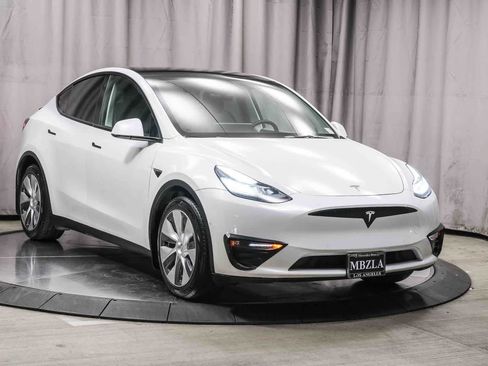 Used 2022 Tesla Model Y Long Range AWD/4WD image 5