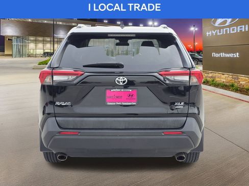 Used 2020 Toyota RAV4 XLE w/ Carpet Mat Package image 8