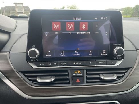 Used 2025 Nissan Altima 2.5 SV FWD image 24