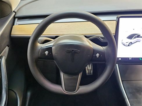 Used 2021 Tesla Model Y Long Range image 19