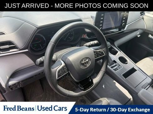 Used 2023 Toyota Sienna Limited AWD/4WD image 11