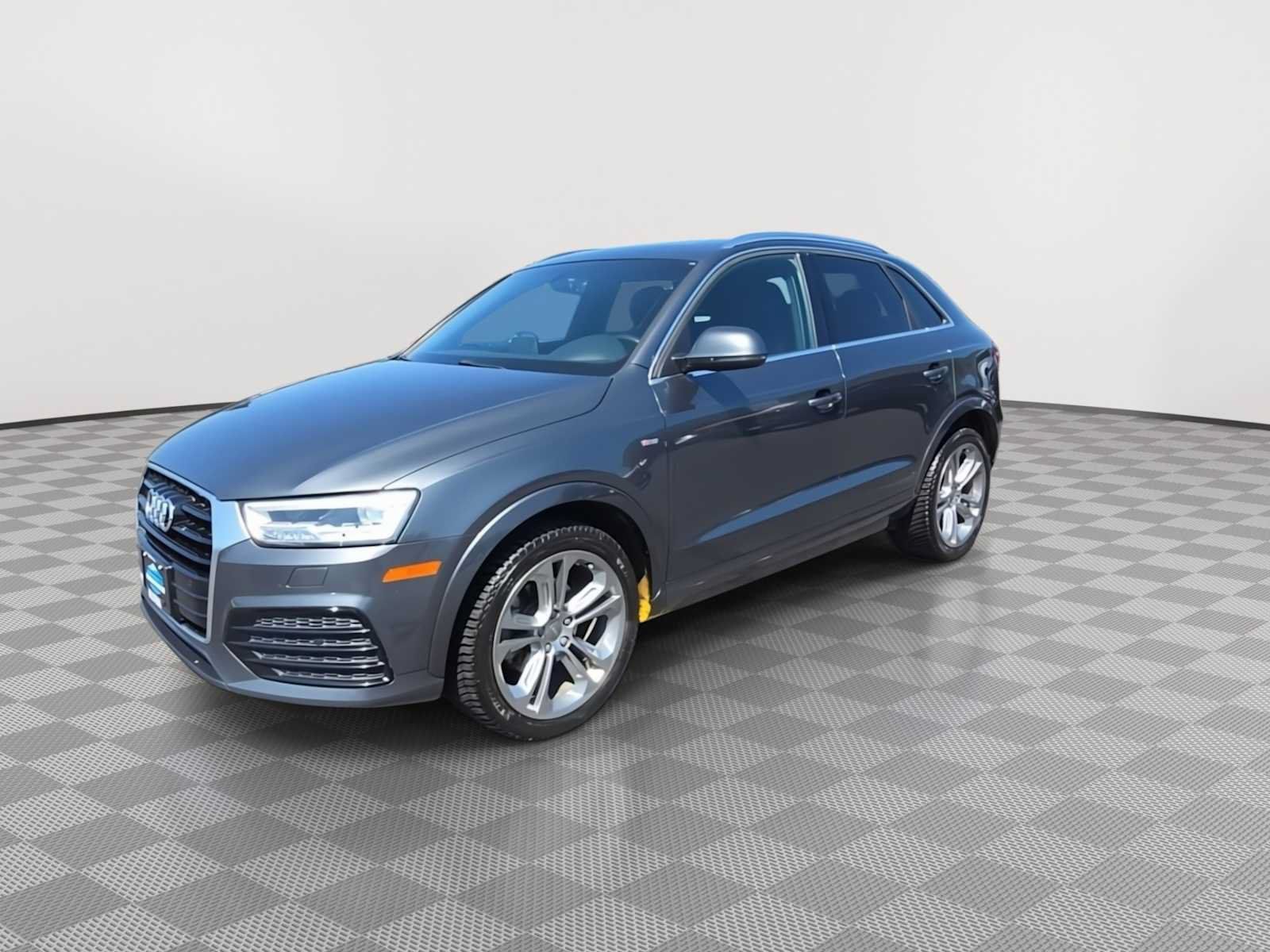 Used 2018 Audi Q3 2.0T Premium Plus w/ Premium Plus Package AWD/4WD image 4