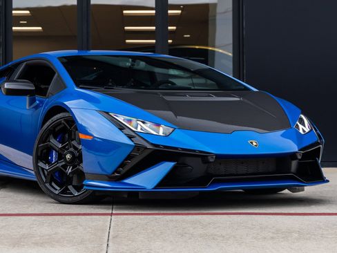 Used 2023 Lamborghini Huracan Tecnica image 5