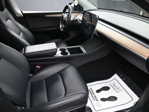 Used 2023 Tesla Model Y Long Range AWD/4WD image 18