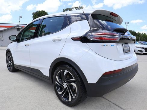 Used 2022 Chevrolet Bolt LT w/ Infotainment Package FWD image 4