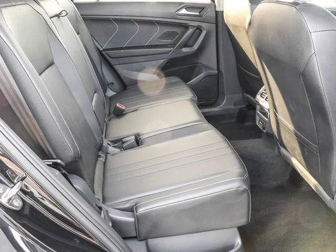 Certified 2024 Volkswagen Tiguan SE image 32