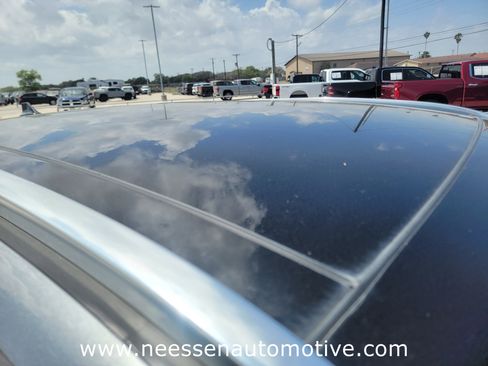 Used 2022 Lincoln Corsair FWD w/ Premium Package image 8