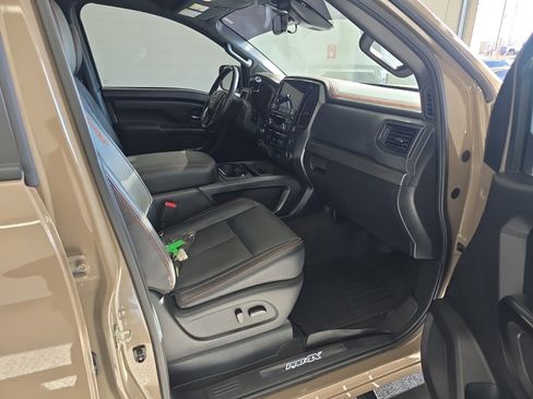 Used 2021 Nissan Titan PRO-4X w/ Pro-4x Convenience Package image 9
