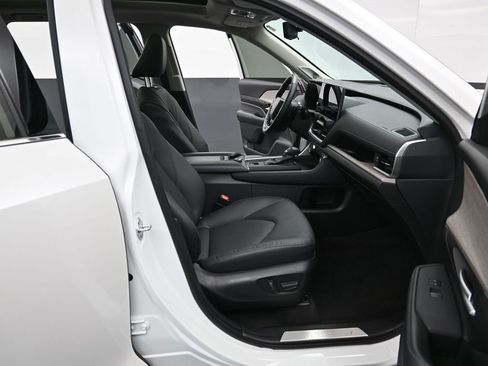 Used 2024 Toyota Grand Highlander Platinum image 39