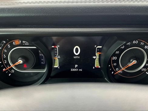 Used 2025 Jeep Wrangler Unlimited Rubicon w/ Convenience Group AWD/4WD image 14