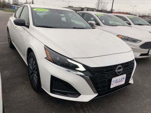 Used 2025 Nissan Altima 2.5 SV AWD/4WD image 7