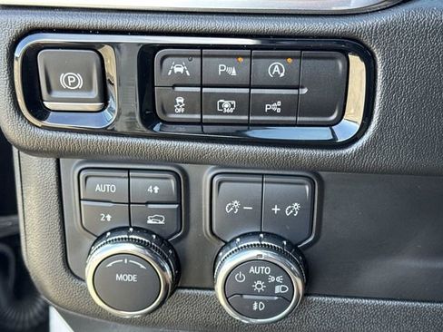 Certified 2025 GMC Yukon Denali image 20