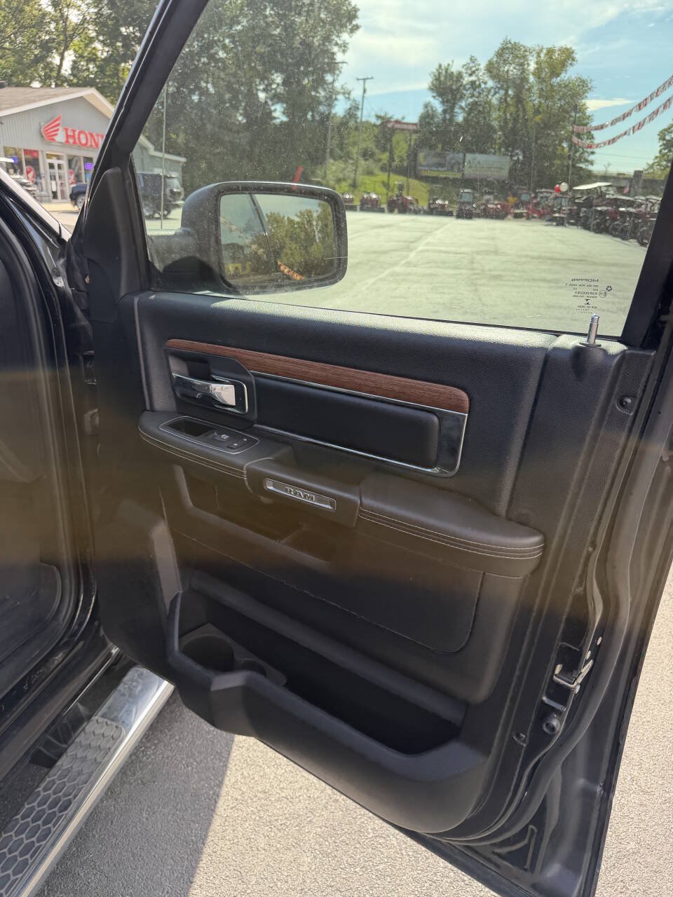 Used 2014 RAM 1500 Laramie w/ Convenience Group AWD/4WD image 21