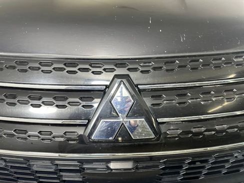 Used 2024 Mitsubishi Outlander SE image 9