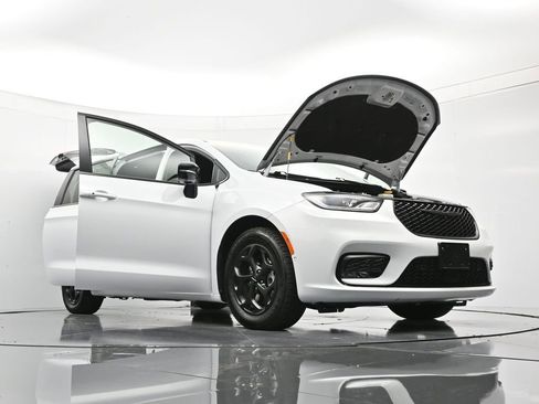 Used 2024 Chrysler Pacifica Limited FWD image 50
