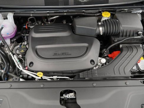 New 2026 Chrysler Pacifica Select image 35