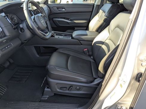 Certified 2024 Nissan Pathfinder SL image 13