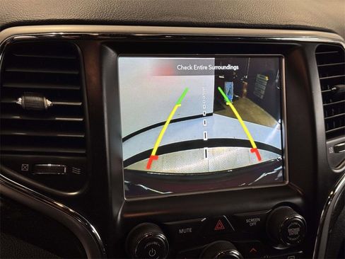 Used 2018 Jeep Grand Cherokee Altitude image 21