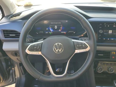 Certified 2023 Volkswagen Taos SE FWD image 19