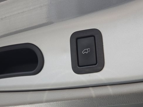 Used 2016 Toyota Highlander XLE image 21