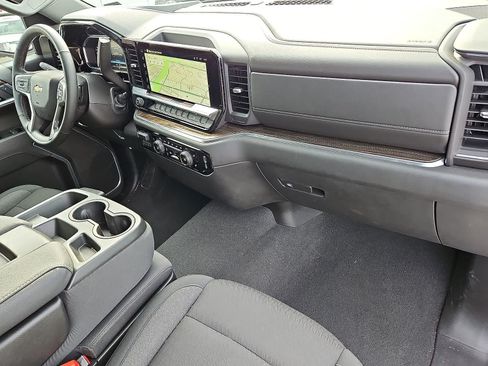 Used 2025 Chevrolet Silverado 1500 LT AWD/4WD image 34