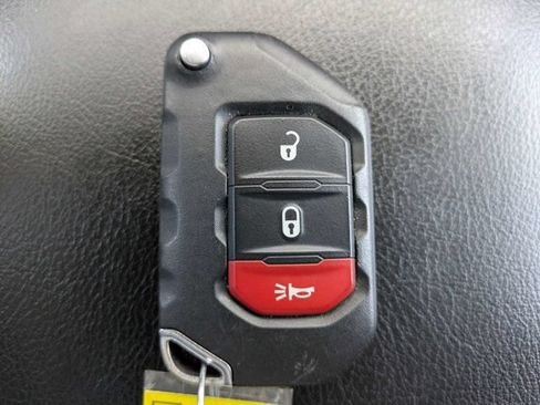 Used 2023 Jeep Wrangler Unlimited Rubicon AWD/4WD image 31