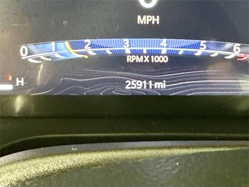 Used 2023 Jeep Grand Cherokee L Laredo image 4