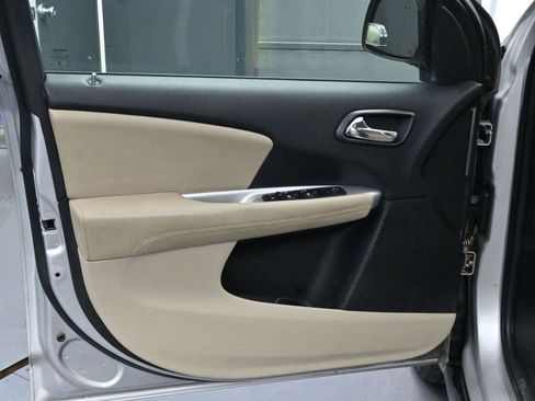 Used 2013 Dodge Journey SXT w/ Flexible Seating Group image 10