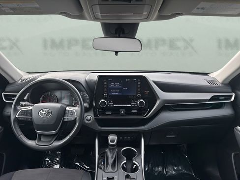Used 2022 Toyota Highlander LE image 14