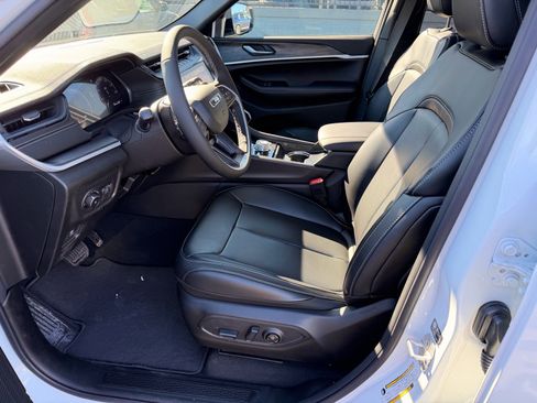 New 2026 Jeep Grand Cherokee Limited w/ Limited Altitude Package AWD/4WD image 8