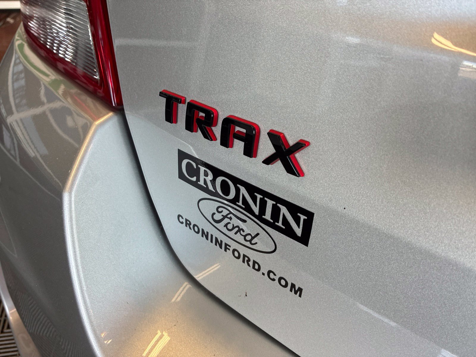 Used 2018 Chevrolet Trax LT w/ Sun & Sound Package FWD image 8