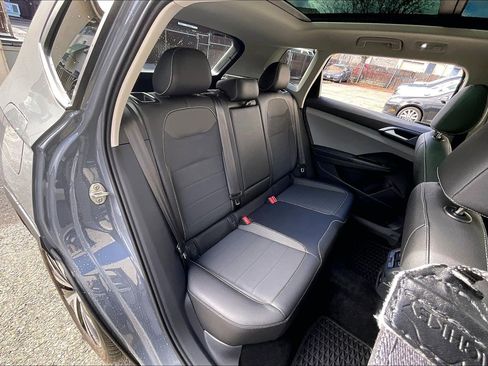 Certified 2024 Volkswagen Taos SE w/ Panoramic Sunroof Package image 26