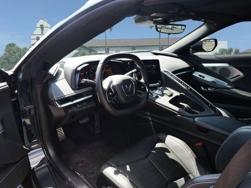 Used 2024 Chevrolet Corvette Stingray Preferred Conv w/ Z51 Performance Package RWD image 17