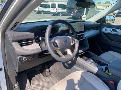 Certified 2025 Ford Explorer Active w/ Active Comfort Package RWD image 12