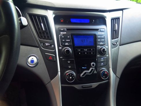 Used 2011 Hyundai Sonata SE FWD image 12