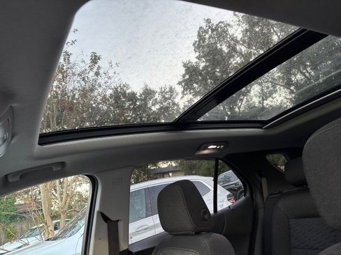 Used 2021 Chevrolet Equinox LT image 14