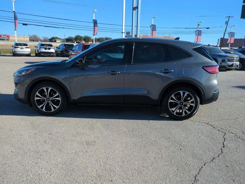 Used 2022 Ford Escape SE w/ SE Sport Appearance Package image 5