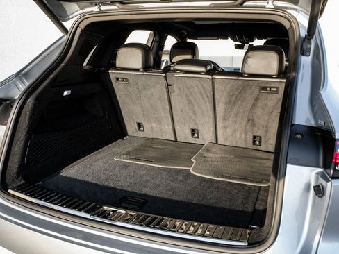 Used 2020 Porsche Cayenne image 46