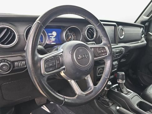 Used 2019 Jeep Wrangler Unlimited Sahara AWD/4WD image 15