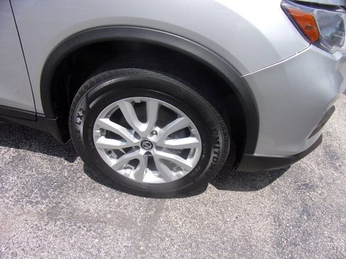 Used 2018 Nissan Rogue SV image 11