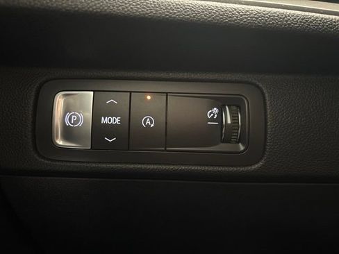 Used 2025 Chevrolet Traverse LT FWD image 31