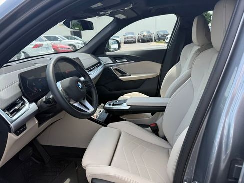 Used 2025 BMW X2 xDrive28i w/ Premium Package AWD/4WD image 9